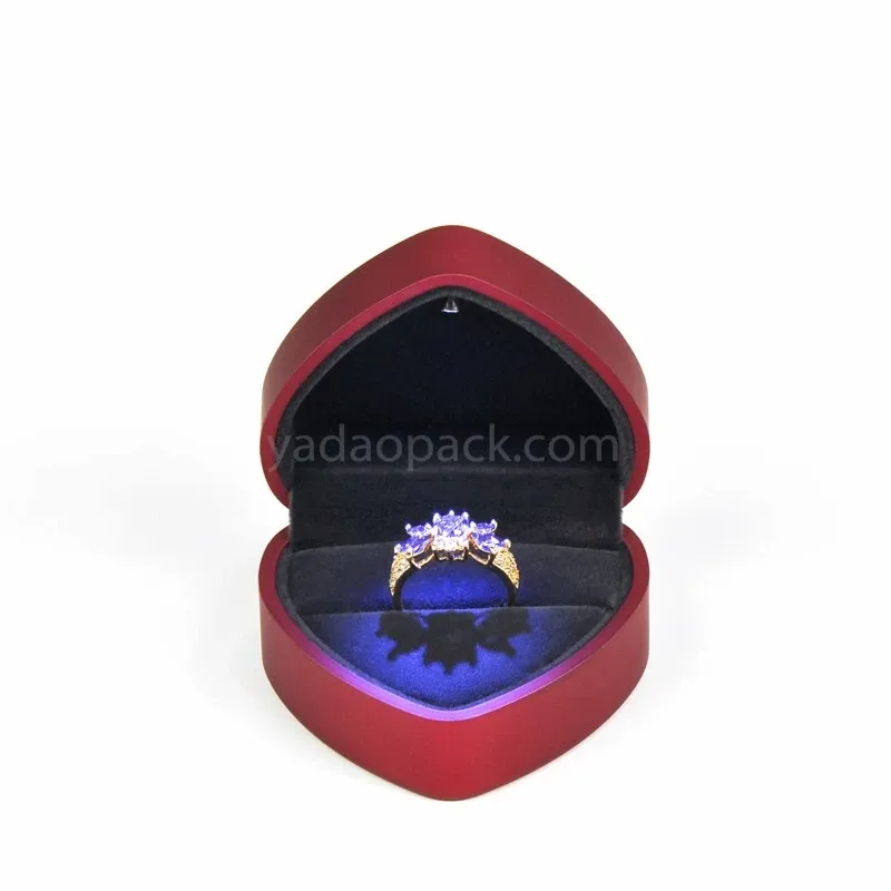 imageye___-_imgi_23_Red-heart-shape-LED-light-plastic-box-for-jewelry-series-with-magnetic-lid.jpg